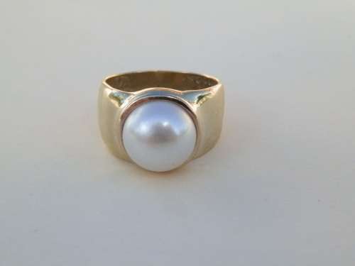 Magnificent SOLID 9 ct gold natural pearl ring - weight 6.6 g.  Thirty (30) days to pay