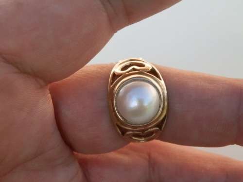 SPECIAL!!  Magnificent SOLID 9 ct gold natural mabe ring - weight 3.7 g.  Thirty (30) days to pay