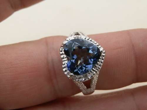 Lovely solid sterling silver mystic topaz and diamond ring - weight 5.3 g.