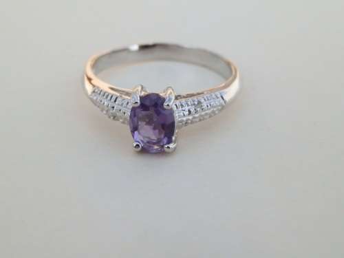 Fabulous solid sterling silver amethyst and diamond ring - weight 2.7 g.