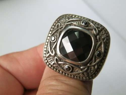 Marvelous heavy solid sterling silver ring - weight 19.1 g.
