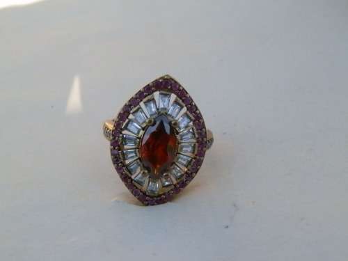 Stunning solid sterling silver ruby and garnet  ring - weight 6.2 g.