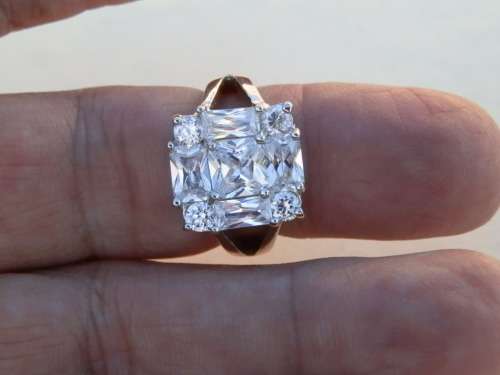 Elegant sterling silver cluster ring - weight 7.3 g.