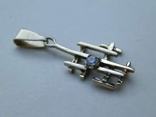 Lovely solid 9 ct gold pendant - weight 1.2 g.  Thirty (30) days to pay