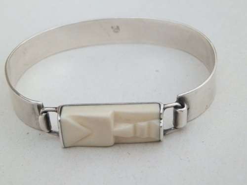 Gorgeous solid sterling silver bracelet - weight 20 g.  Thirty (30) days to pay
