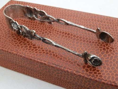 Lovely vintage Dutch solid sterling silver sugar tong  - weight 14 g.