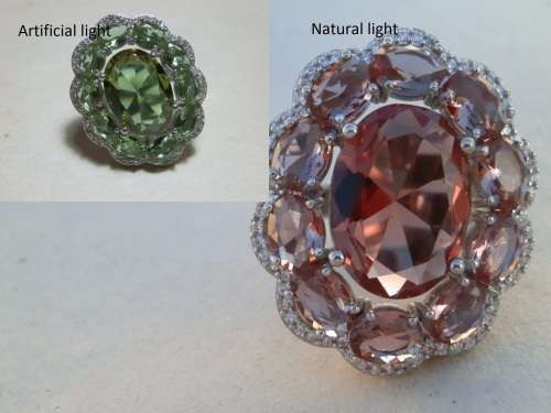 Stunning solid sterling silver color-changing Zultanite ring - weight 14.6 g.