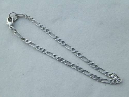 Lovely solid sterling silver bracelet - weight 3.1 g.