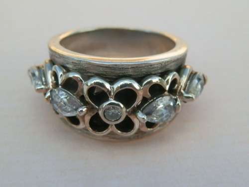 SALE!!  Magnificent solid sterling silver ring - weight 10 g.  Thirty (30) days to pay