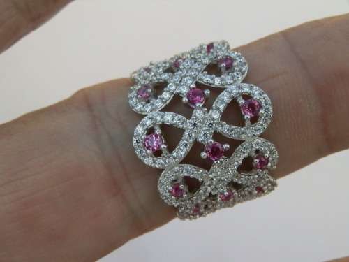 Magnificent solid sterling silver ruby ring - weight 4.3 g.