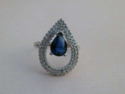 Sparkling solid sterling silver ring - weight 3.4 g.