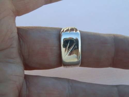 Sturdy solid sterling silver ring - weight 8.8 g.
