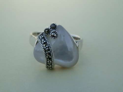 Exquisite solid sterling silver heart ring - weight 5.5 g.