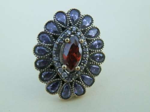 Terrific sterling silver ring with amethyst purple and red stones - weight 10 g.