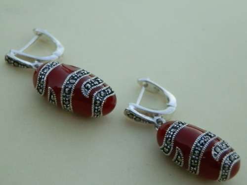 Stunning solid sterling silver earring - weight 10.5 g.