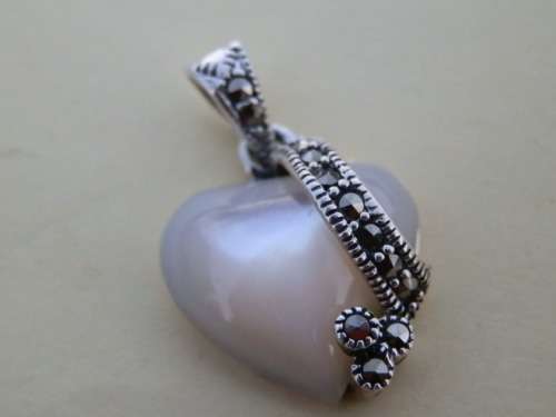 Adorable solid sterling silver pendant - weight 4.3 g.