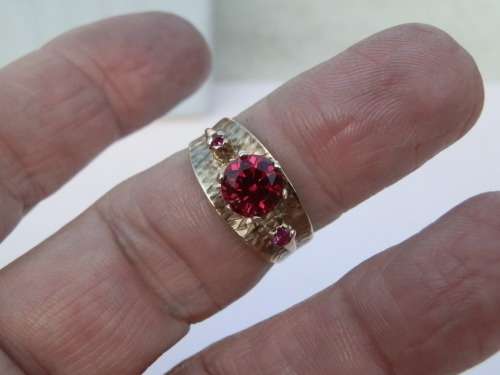 Marvelous solid 9 ct gold ruby ring - weight 3.9 g.  Thirty (30) days to pay