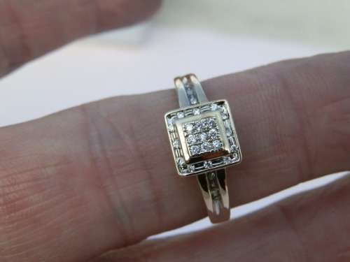 Fabulous solid 9 ct gold 0.18 ct diamond ring - weight 2.3 g.  Thirty (30) days to pay