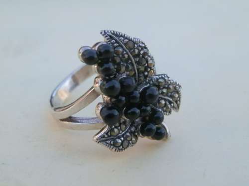 Striking solid sterling silver ring - weight 5.8 g.