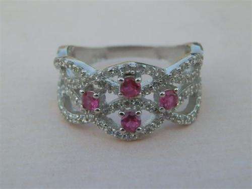 Magnificent solid sterling silver ruby ring - weight 4.7 g.