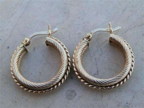 LATE ENTRY!!  Fabulous 9 ct gold earrings - weight 2.4 g.  Thirty (30) days to pay