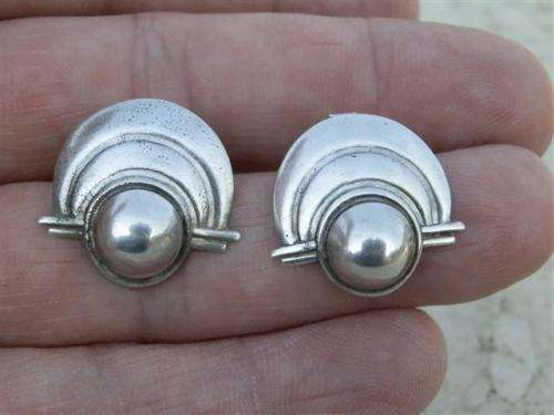 Elegant vintage solid sterling silver earring - weight 6.4 g.