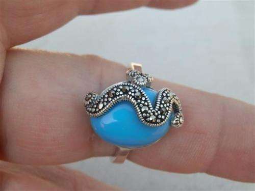 Fabulous solid sterling silver turquoise ring - weight 7.1 g.