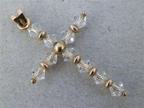 Gorgeous solid 9 ct gold and Swarovski crystal cross pendant - weight 1.4 g.