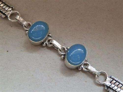 LATE ENTRY!!  Striking sterling silver chalcedony bracelet - weight 18.88 g.