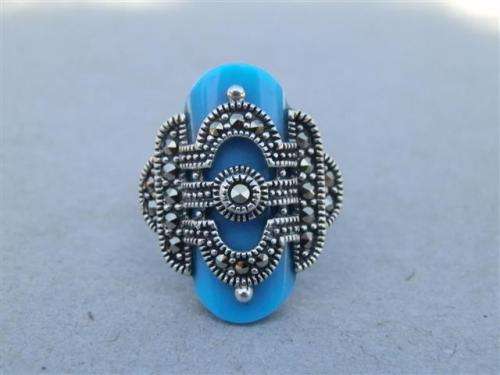 Magnificent solid sterling silver turquoise ring - weight 6.99 g.