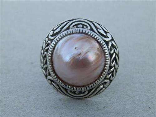 BARGAIN!!  Charming solid sterling silver natural mabe ring - weight 8.83 g.