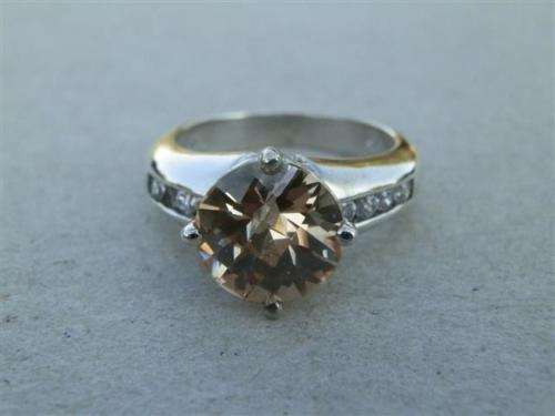 Fantastic solid sterling silver ring - weight 6.11 g.