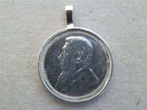 Elegant solid sterling silver pendant with a 1893 Kruger sixpence coin - weight 4 g.