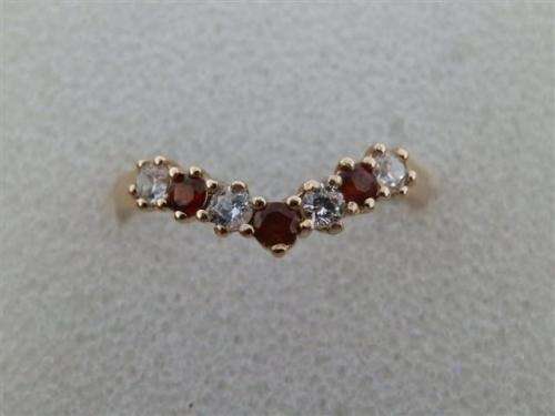 Stunning solid 9 ct gold wishbone ring - weight 1.20 g.