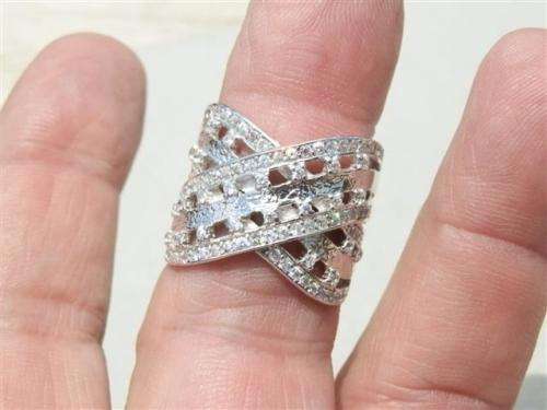 Stunning solid sterling silver ring - weight 8.91 g.