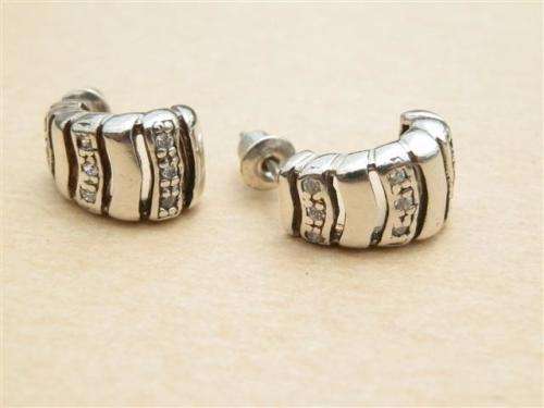 Marvelous solid sterling silver earrings - weight 5.1 g.