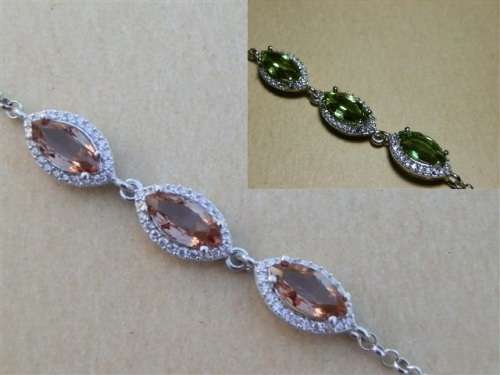 Stunning solid sterling silver color changing Zultanite bracelet - weight 4.67 g.