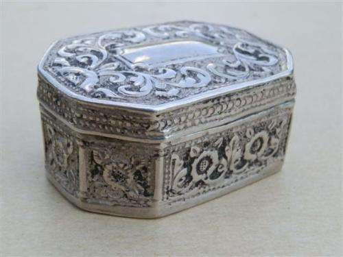 FOR KEE63 ONLY!!  Very nice antique sterling silver snuff box, circa 1890 - weight 42.04 g.