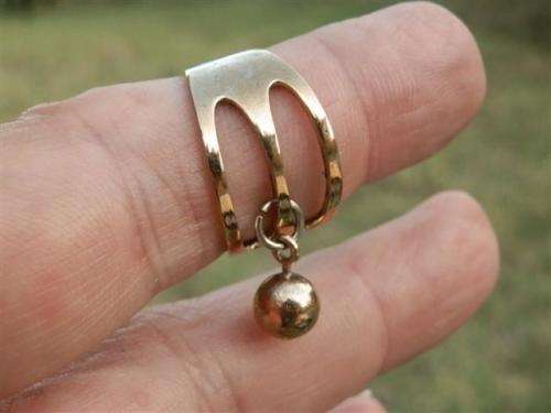 Cute sterling silver charm ring - weight 5.10 g.