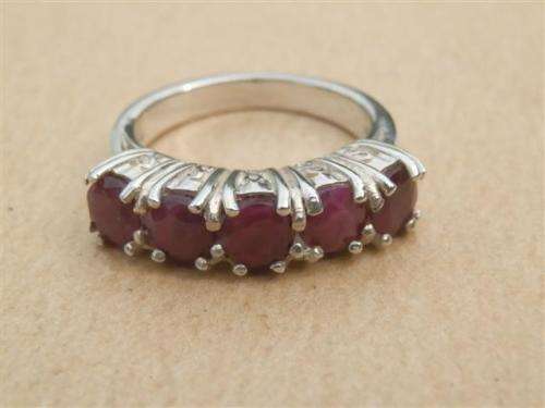 Marvelous vintage solid sterling silver natural ruby ring - weight 5.82 g.