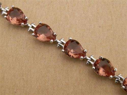 Fabulous solid sterling silver color changing Zultanite bracelet - weight 13.7 g.