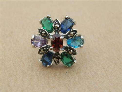 Charming solid sterling silver multi-gem ring - weight 4.87 g.