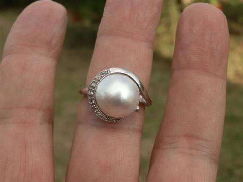 Charming solid sterling silver natural mabe ring - weight 4.89 g.