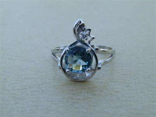 Charming solid sterling silver ring - weight 3.38 g.