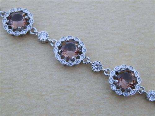 Desirable solid sterling silver color changing Zultanite bracelet - weight 7.89 g.