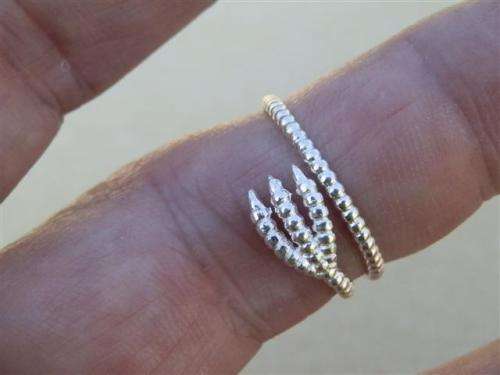 Adorable solid sterling silver ring - weight 1.48 g.