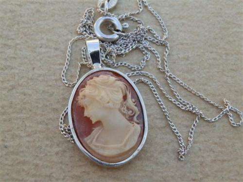 Stunning solid sterling silver cameo necklace - weight 3.02 g.