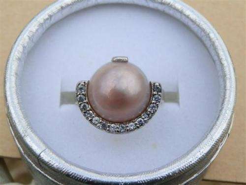 Elegant solid sterling silver natural mabe pearl ring - weight 6.10 g.