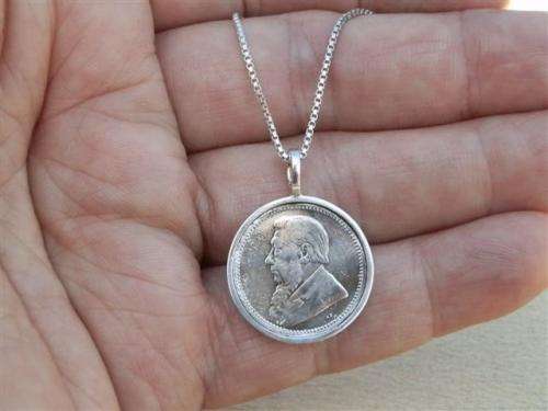 Lovely solid sterling silver 1896 Kruger coin pendant and chain - weight 6.46 g.