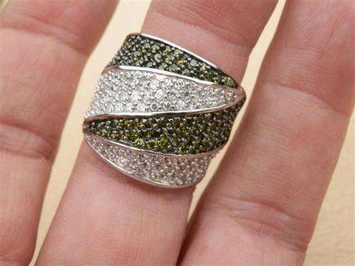 Smashing solid sterling silver topaz ring - weight 13.62 g.